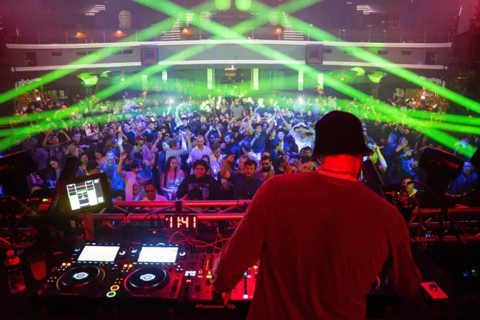 Feels So Close – An EDM Golden Era Party